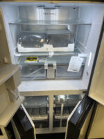 Bespoke 4-Door Flex™ Refrigerator (29 cu. ft.) in White Glass - Image 2